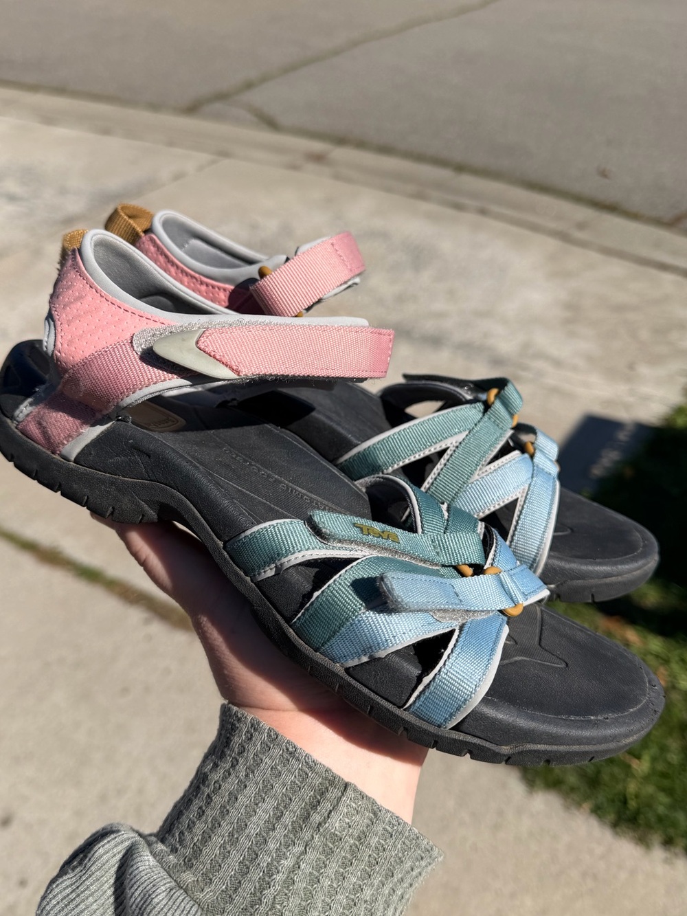 Teva Women's Tirra Sandals size 9. - Picture 2 of 5